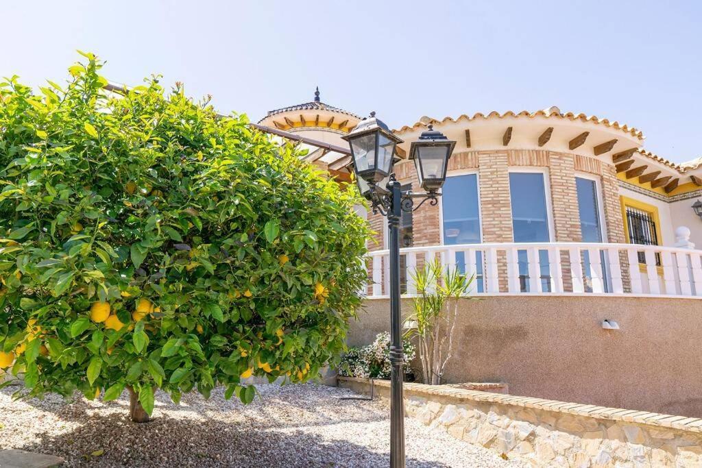 Casa Lilly-Rose: Villa Near Villamartin Plaza & Golf Exterior photo