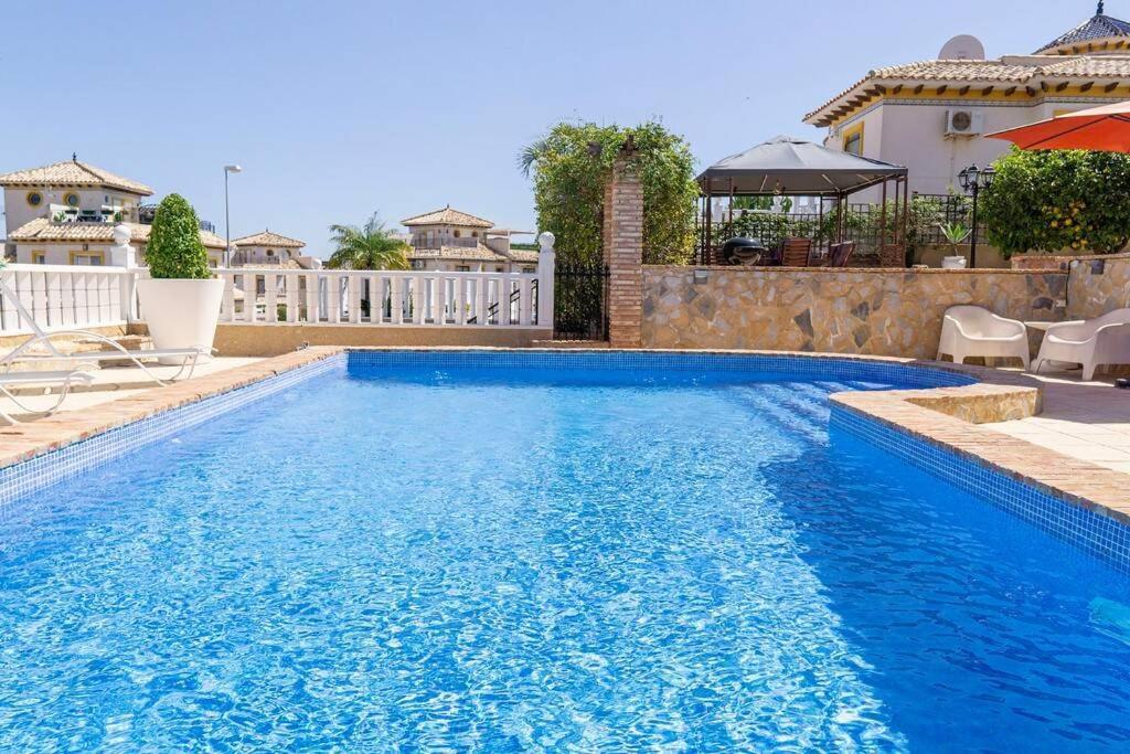 Casa Lilly-Rose: Villa Near Villamartin Plaza & Golf Exterior photo