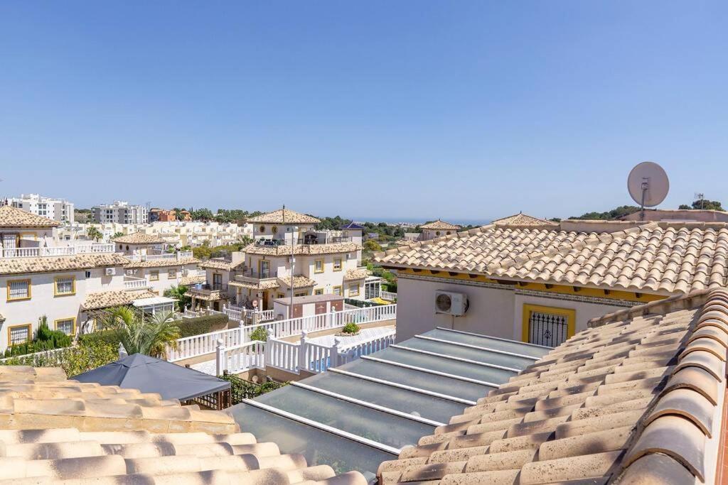 Casa Lilly-Rose: Villa Near Villamartin Plaza & Golf Exterior photo