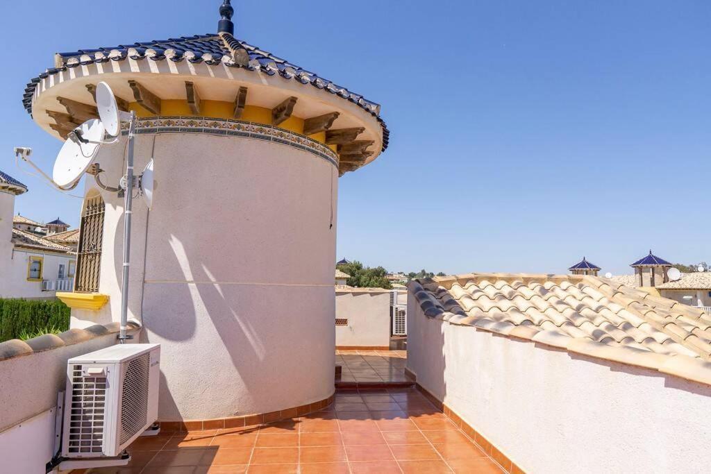 Casa Lilly-Rose: Villa Near Villamartin Plaza & Golf Exterior photo