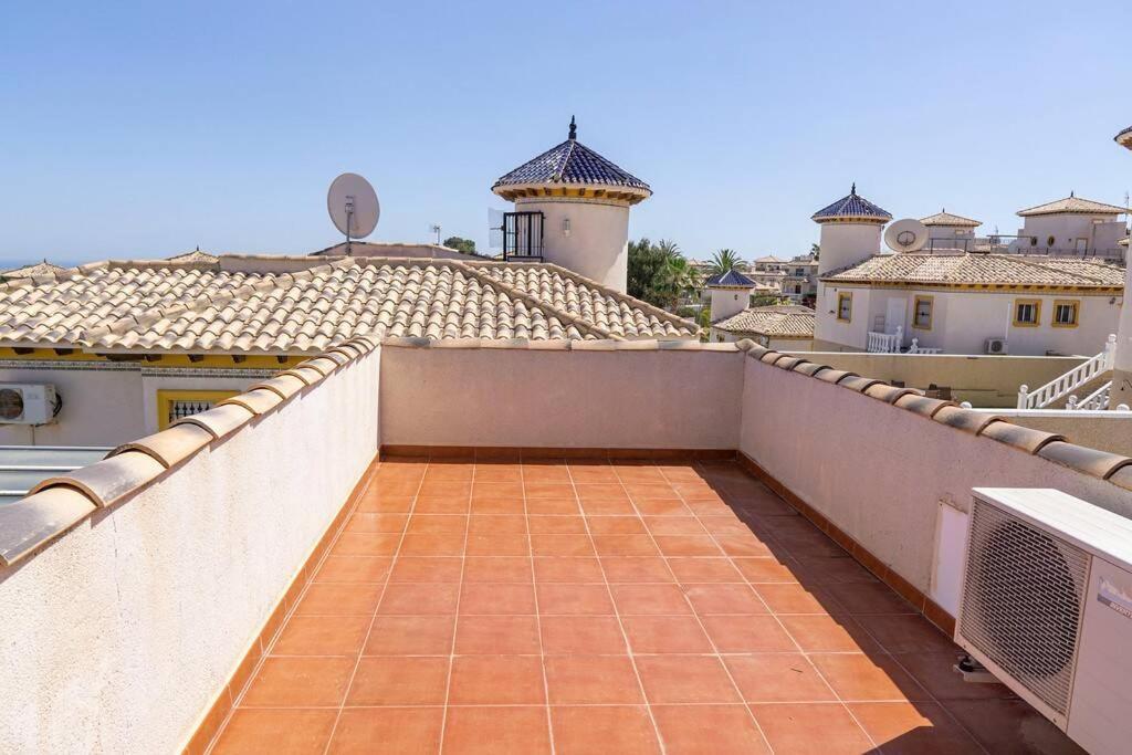 Casa Lilly-Rose: Villa Near Villamartin Plaza & Golf Exterior photo