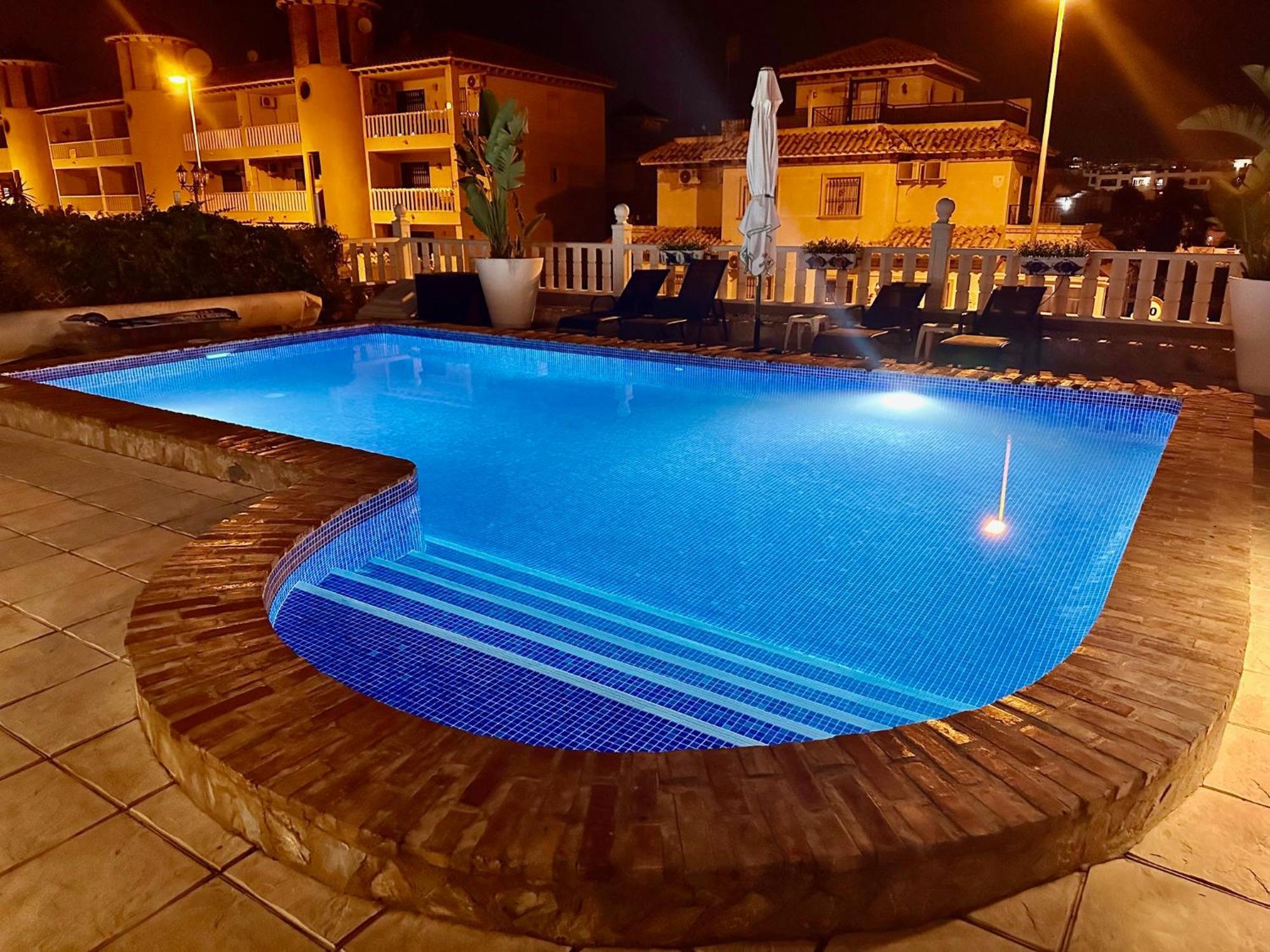 Casa Lilly-Rose: Villa Near Villamartin Plaza & Golf Exterior photo