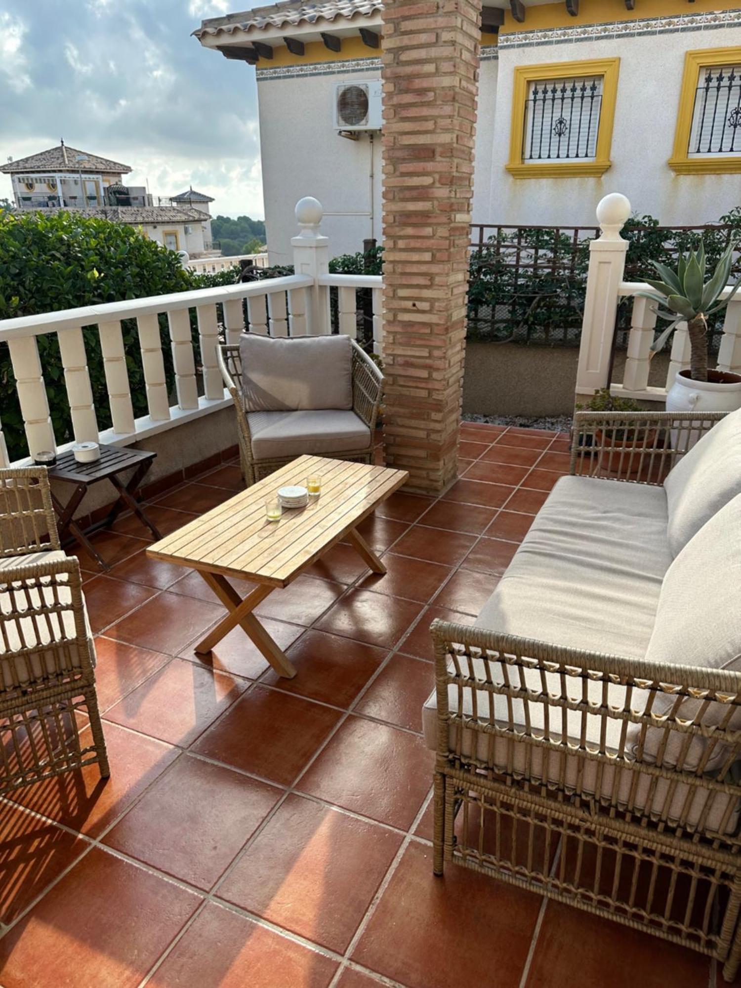 Casa Lilly-Rose: Villa Near Villamartin Plaza & Golf Exterior photo